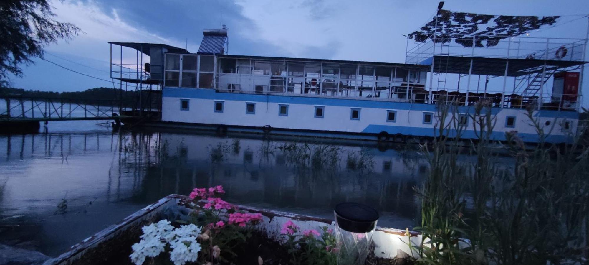 Pontonul Lui Cristian Hotel Mahmudia Buitenkant foto