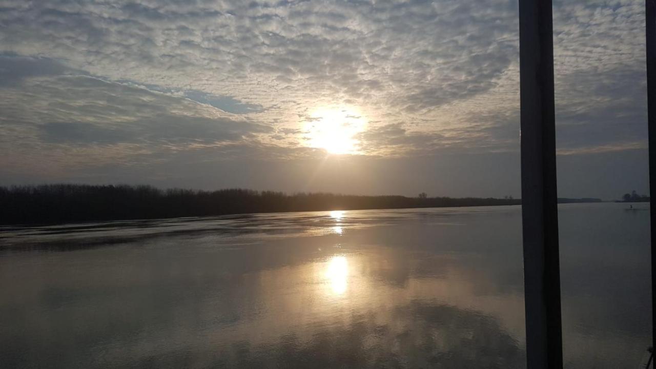 Pontonul Lui Cristian Hotel Mahmudia Buitenkant foto